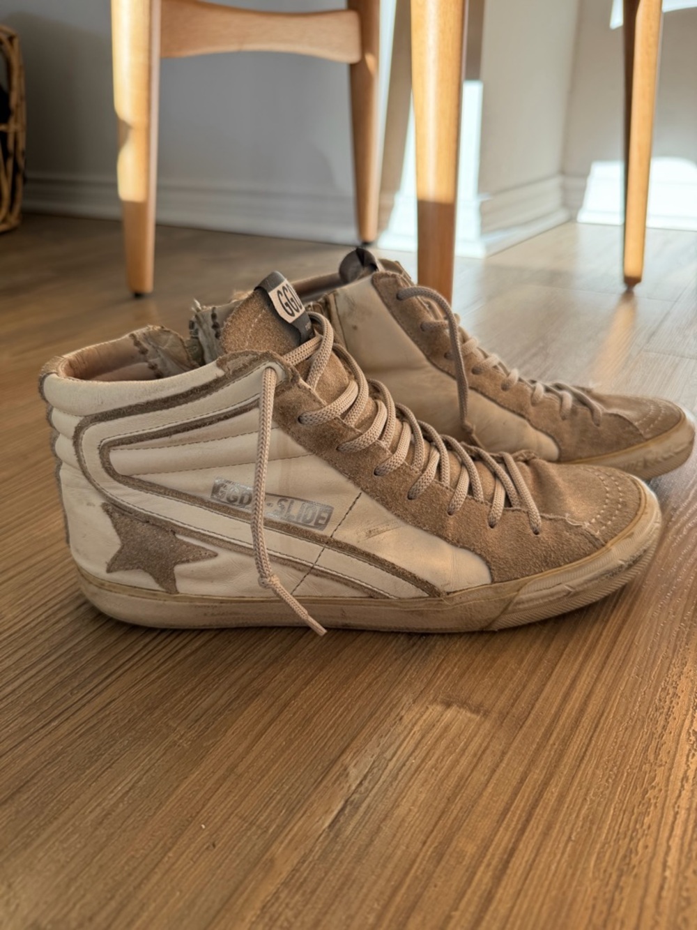 Golden Goose High-Top Star Accent Sneakers in gray and White size 38 (US 8)